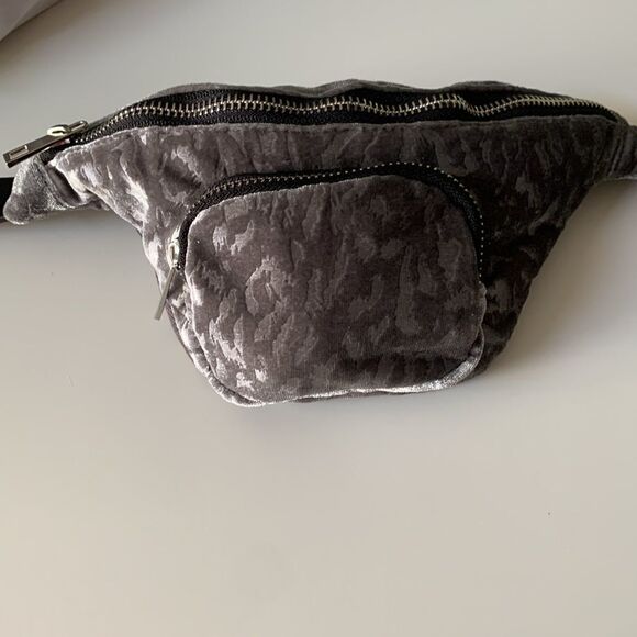 Steve Madden Belt Bag - Picture 8 of 10